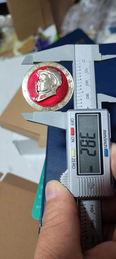 精品毛主席像章拍场 🔥军帽像🔥毛主席像章，