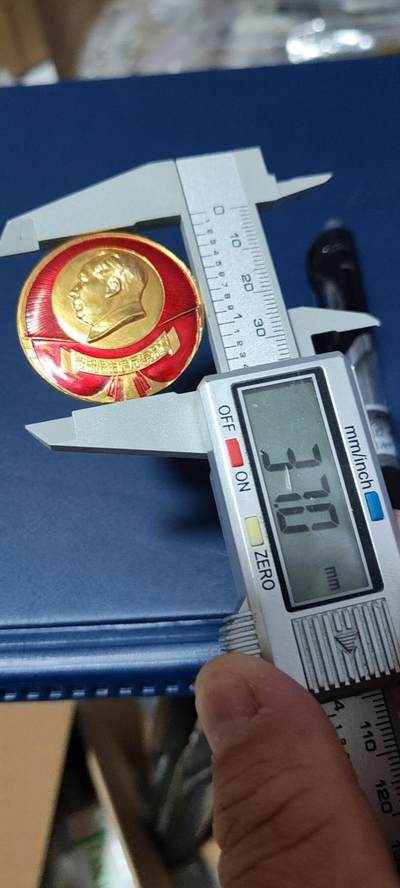 精品毛主席像章拍场 🔥敬祝毛主席万寿无疆🔥毛主席像章，