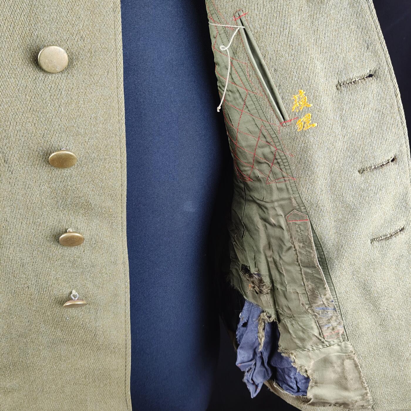 0元起拍勋章 第265期 咸鱼国勋章拍卖专场 6月4日（周三）下午6：00开始 苏联西伯利亚囚服上衣一杠三领章 详图私聊 领围39 肩宽43 胸围94 衣长61 袖长53