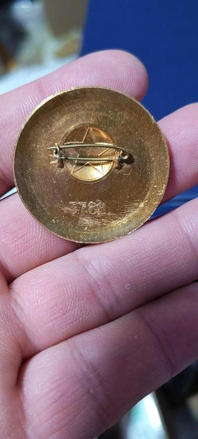 精品毛主席像章拍场 🔥敬祝毛主席万寿无疆🔥毛主席像章，