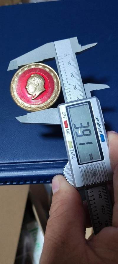 精品毛主席像章拍场 🔥市革工总司教育司令部🔥毛主席像章，