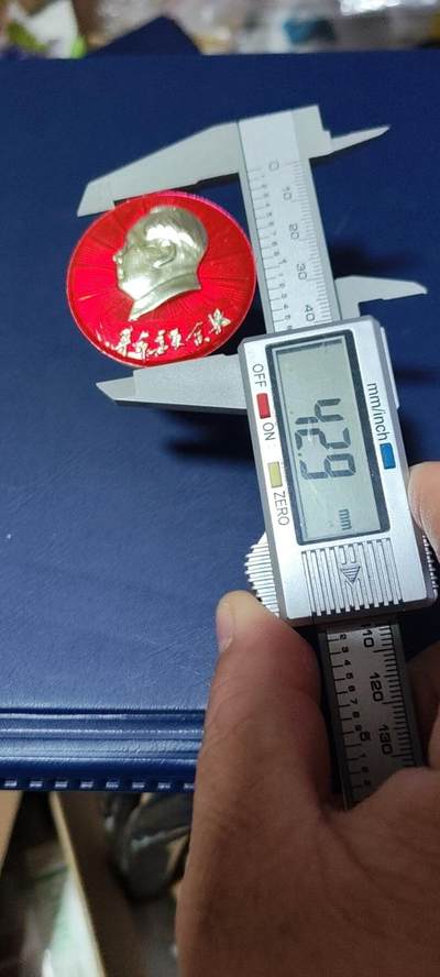 精品毛主席像章拍场 🔥三面红旗🔥毛主席像章，