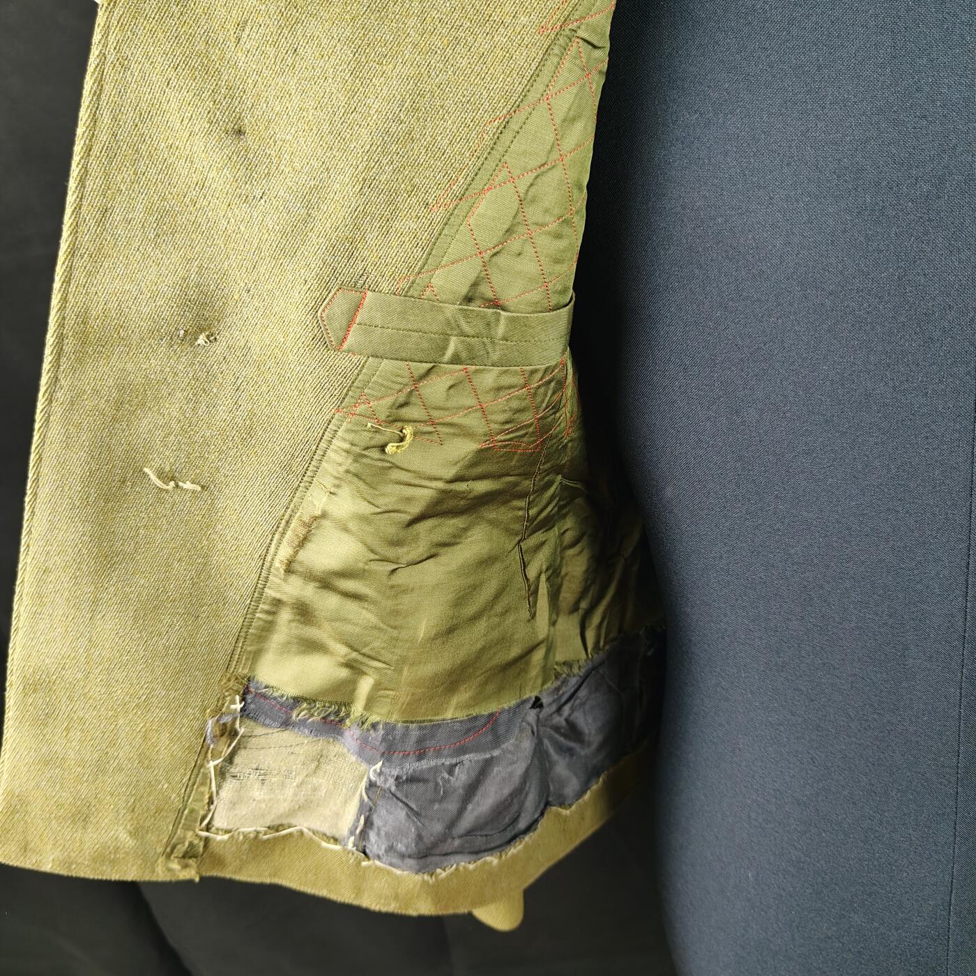 0元起拍勋章 第265期 咸鱼国勋章拍卖专场 6月4日（周三）下午6：00开始 苏联西伯利亚囚服上衣一杠三领章 详图私聊 领围39 肩宽43 胸围94 衣长61 袖长53