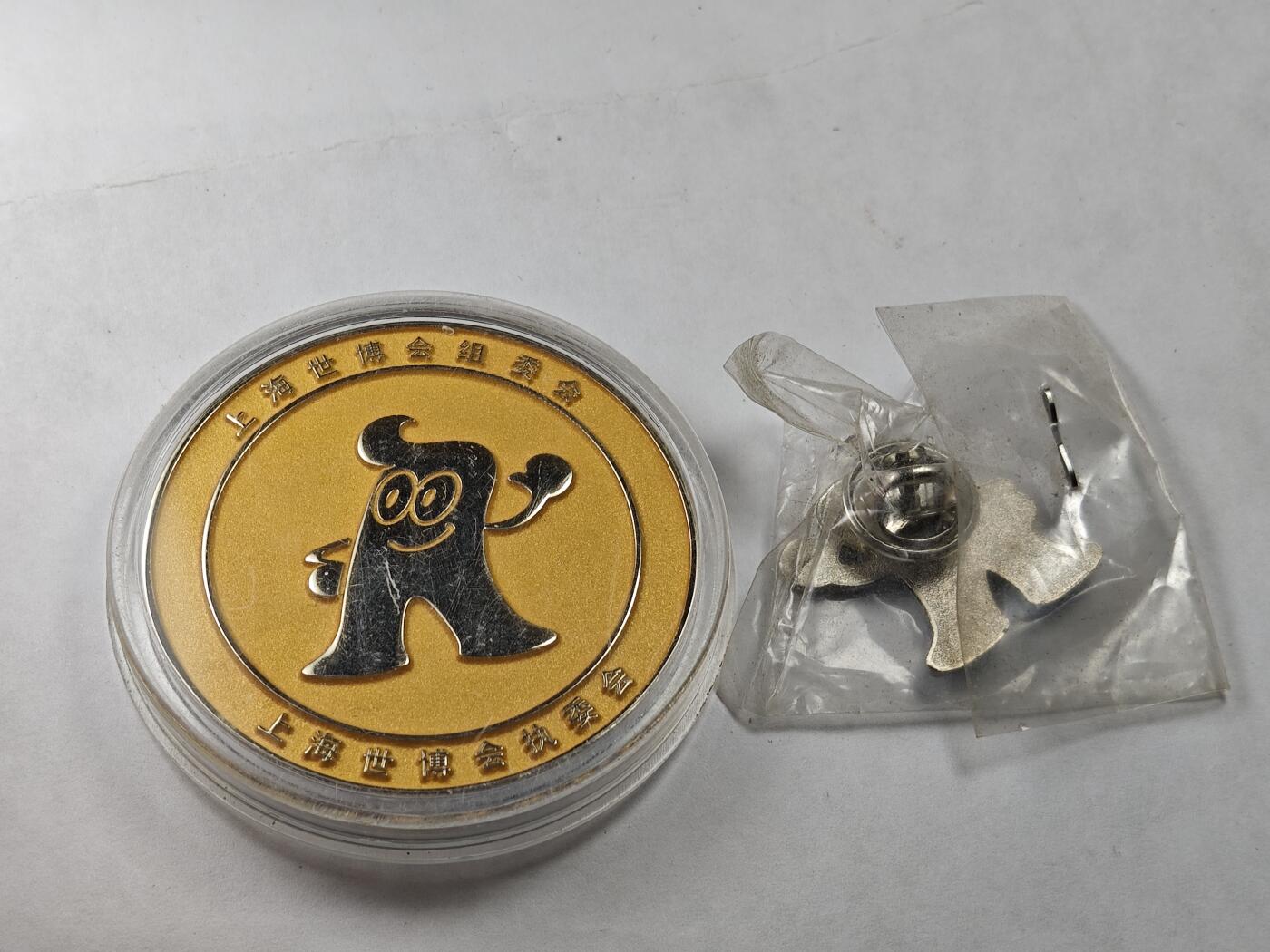 老张0元起拍·钱币徽章纸品杂项拍卖专场3(7月5日晚9点截标) 世博会徽章一对