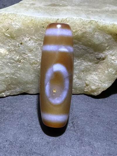 藏传红一眼靠山通货天珠一颗 - 藏传红一眼靠山通货天珠一颗