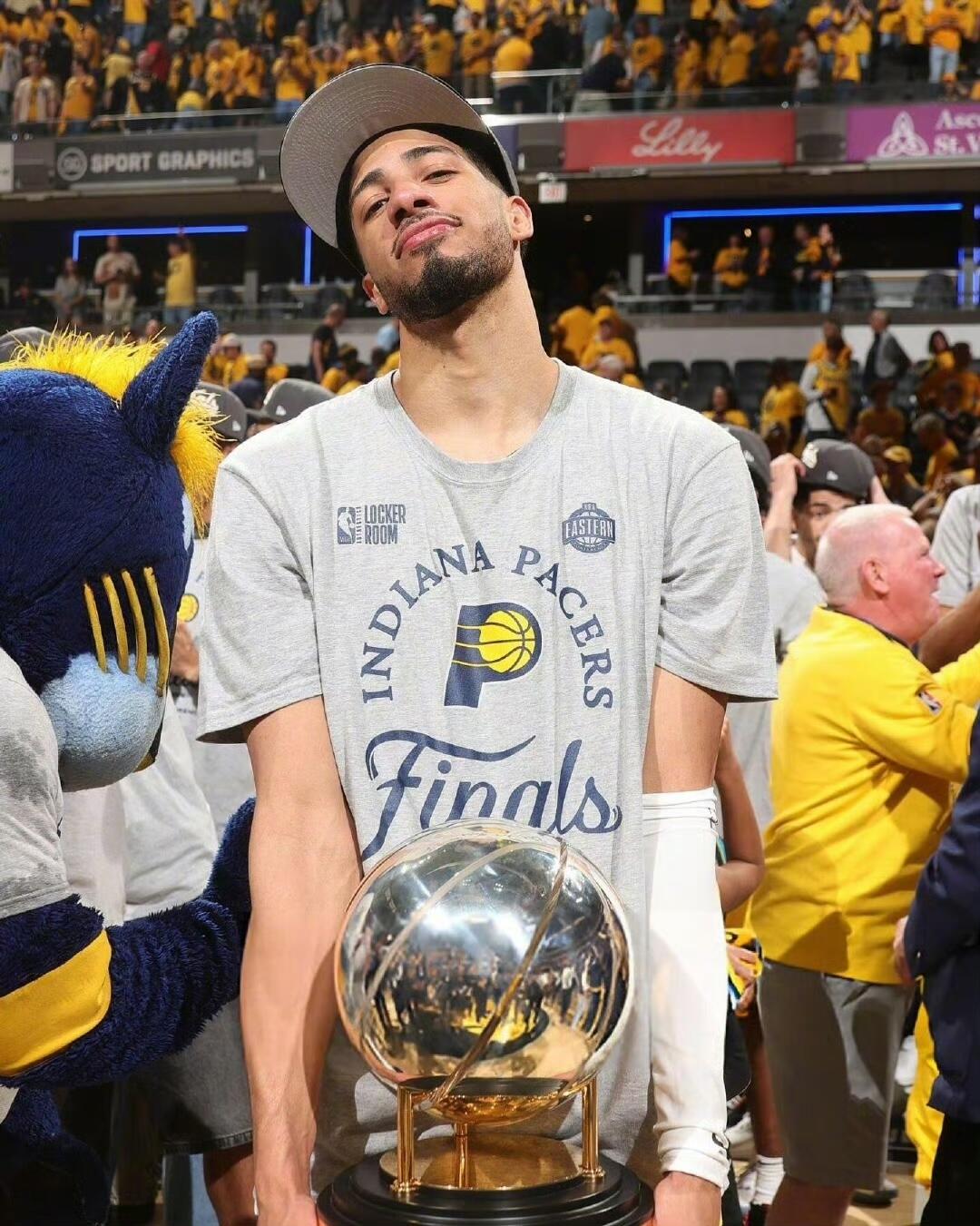 零元拍：印第安纳步行者队当家控卫，泰里斯·哈利伯顿Tyrese Haliburton亲签个人签名鞋PUMA彪马All-Pro NITRO™ 美版越南产印第安纳波利斯PE 紫罗蓝-荧光黄配色！彪马中国渠道获得。