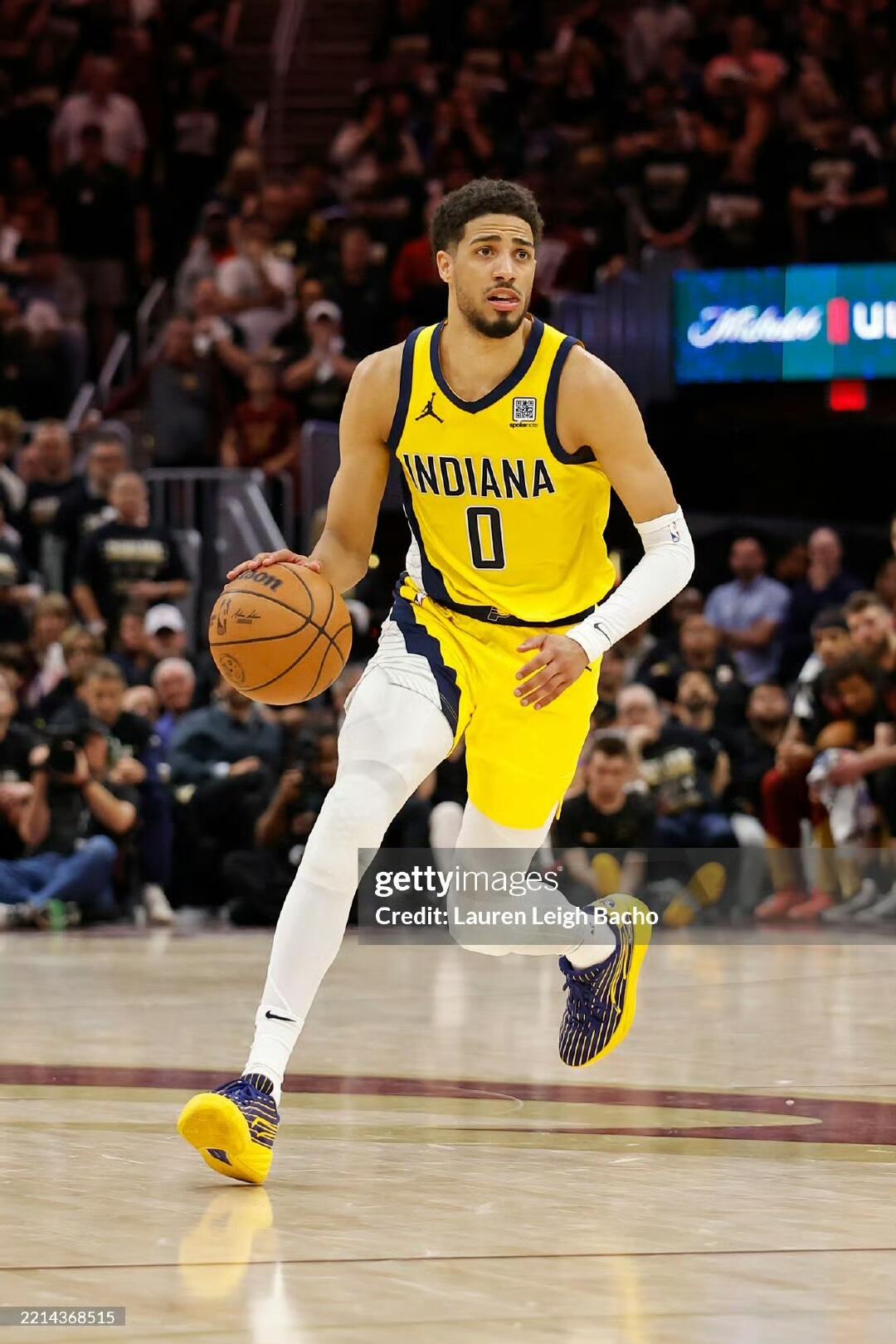 零元拍：印第安纳步行者队当家控卫，泰里斯·哈利伯顿Tyrese Haliburton亲签个人签名鞋PUMA彪马All-Pro NITRO™ 美版越南产印第安纳波利斯PE 紫罗蓝-荧光黄配色！彪马中国渠道获得。