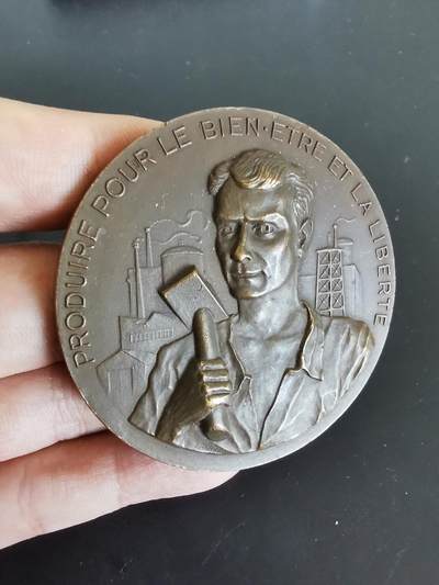 老王徽章第125期 - 法国手工业竞赛大铜章    直径60mm   重量105.5g