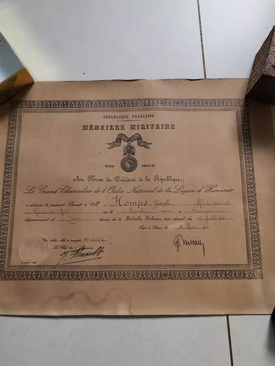 老王徽章第125期 - 法国军事奖章证书    三共时期   1931年签发   尺寸35.5×45.5cm