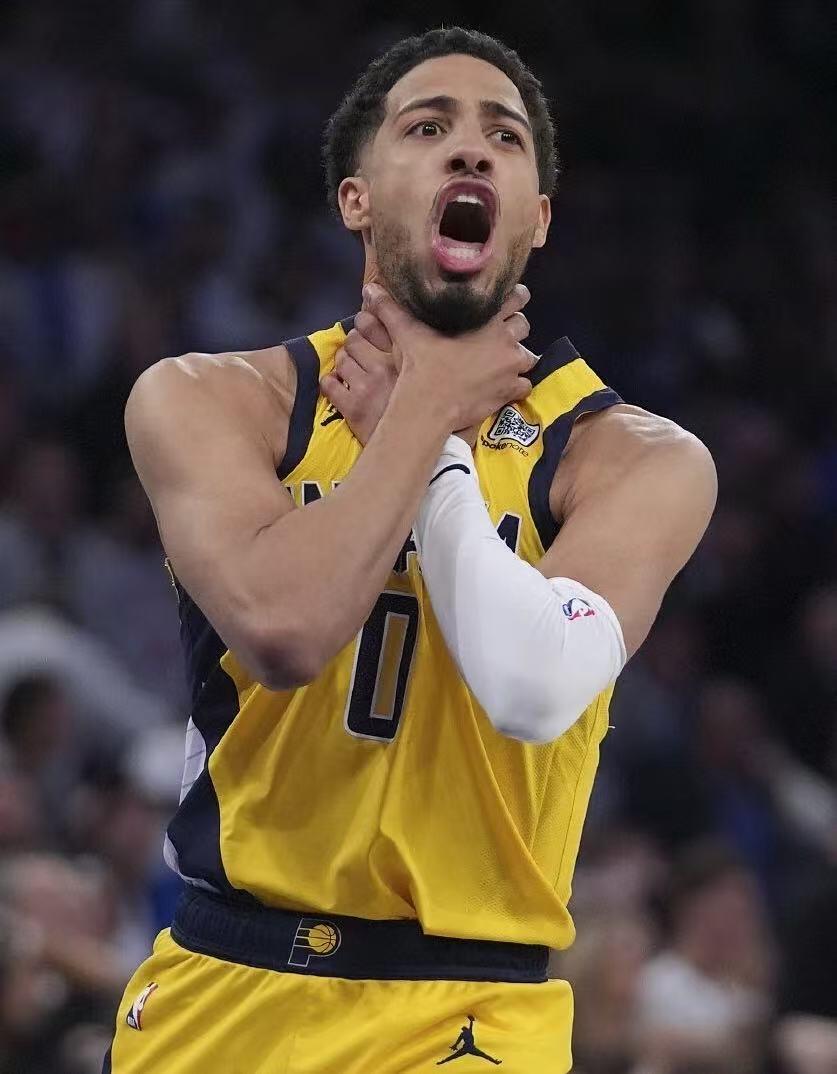 零元拍：印第安纳步行者队当家控卫，泰里斯·哈利伯顿Tyrese Haliburton亲签个人签名鞋PUMA彪马All-Pro NITRO™ 美版越南产印第安纳波利斯PE 紫罗蓝-荧光黄配色！彪马中国渠道获得。