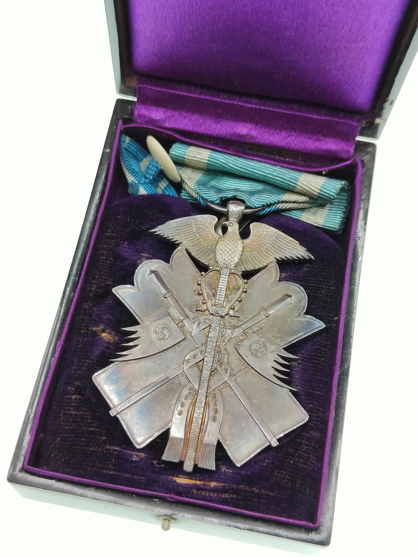 0元起拍勋章 第266期 咸鱼国勋章拍卖专场 6月8日（周日）下午6：00开始 日本明治时期七级金鸱章银制带盒略