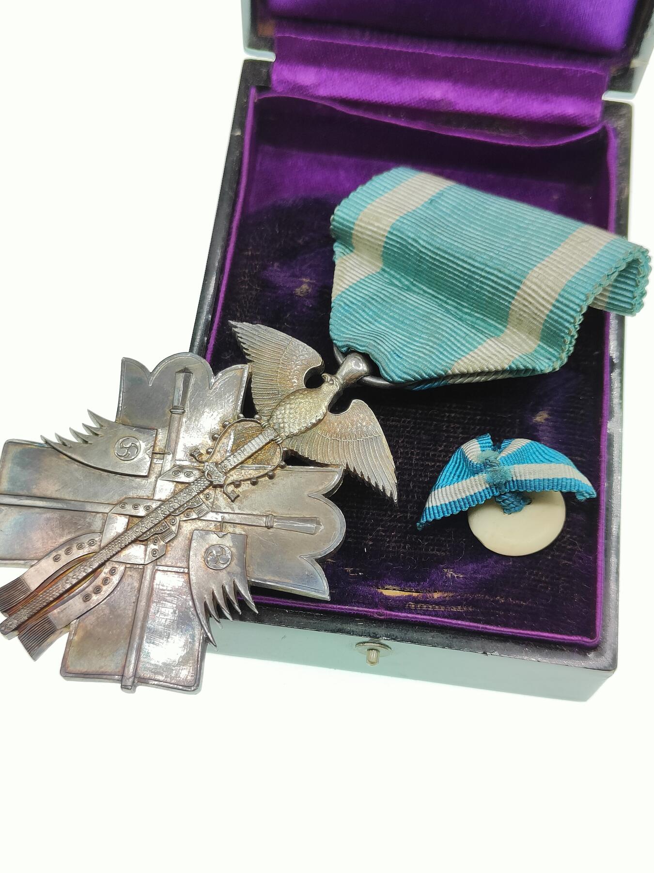 0元起拍勋章 第266期 咸鱼国勋章拍卖专场 6月8日（周日）下午6：00开始 日本明治时期七级金鸱章银制带盒略