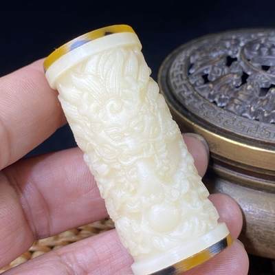 骆驼骨雕刻龙柱手把件(35010) 尺寸56*24mm - 骆驼骨雕刻龙柱手把件(35010) 尺寸56*24mm