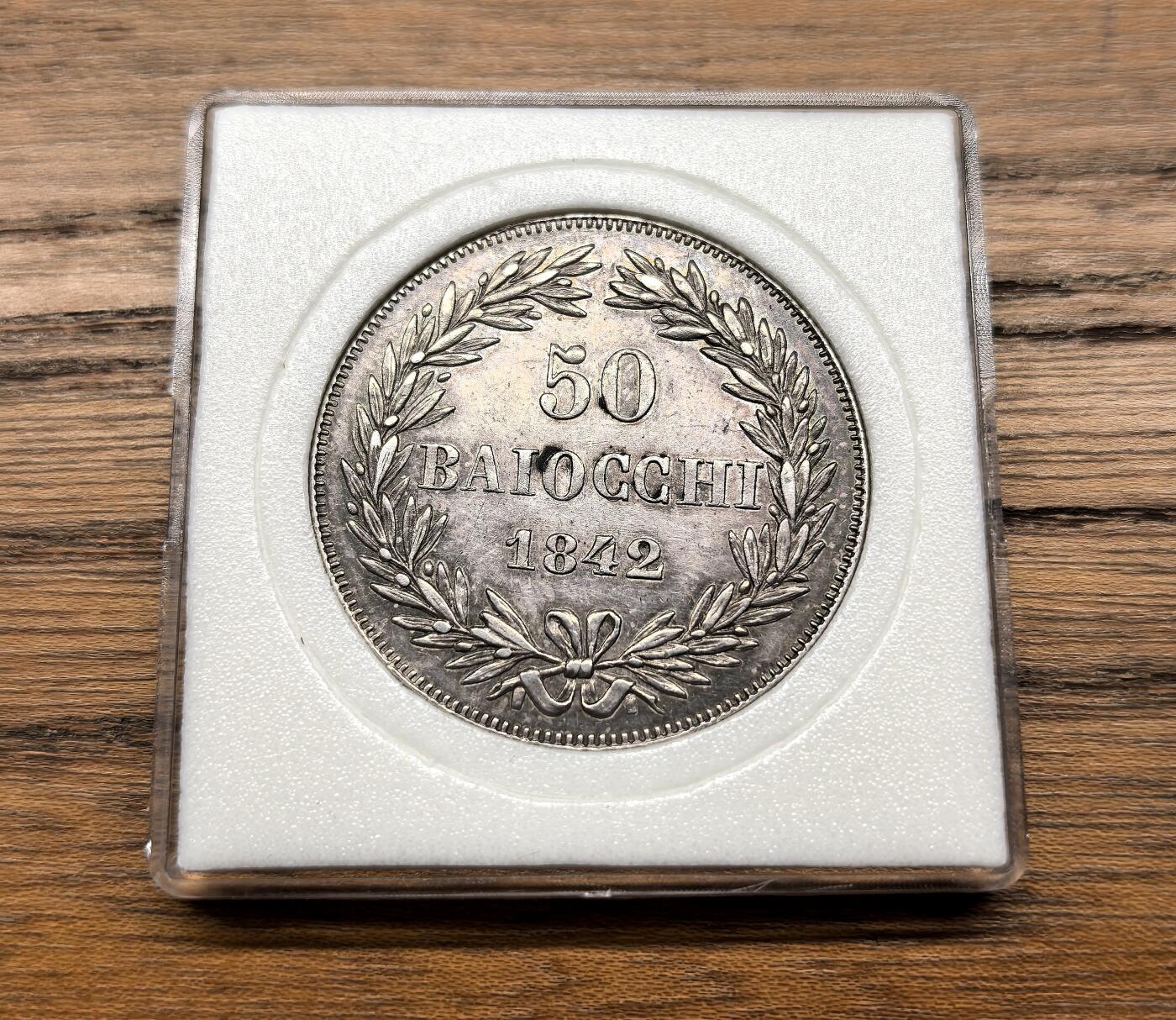 凡希社世界钱币微拍第三百零五期 1842教皇国格里高利十六世50BAI银币XF，币面有老洗痕迹。