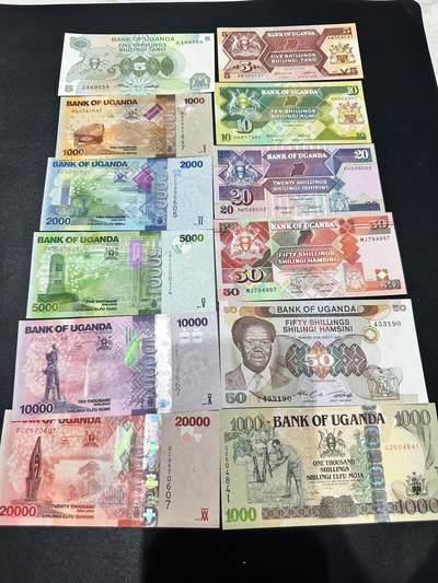 《外钞收藏家》第五百三十四期（本期裸币和评级精品）（长期征集拍品、欢迎联系） - 乌干达几个版本 12张一起 全新UNC