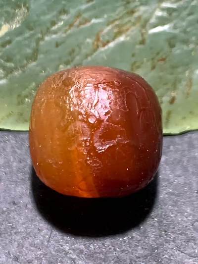 精美高玉化风化纹酒红玛瑙老形桶珠一颗，， 精美高玉化风化纹酒红玛瑙老形桶珠一颗，，