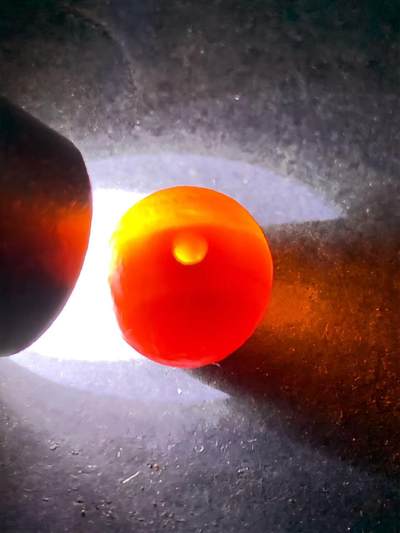 精美高玉化风化纹酒红玛瑙老形桶珠一颗，， 精美高玉化风化纹酒红玛瑙老形桶珠一颗，，