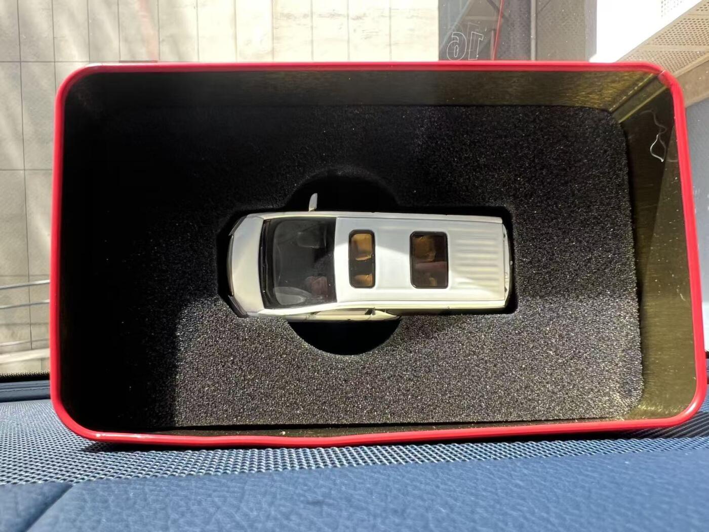 零元拍：丰田亚洲首席形象大使，国民女神高圆圆亲笔签名丰田原厂埃尔法1:64 合金车模