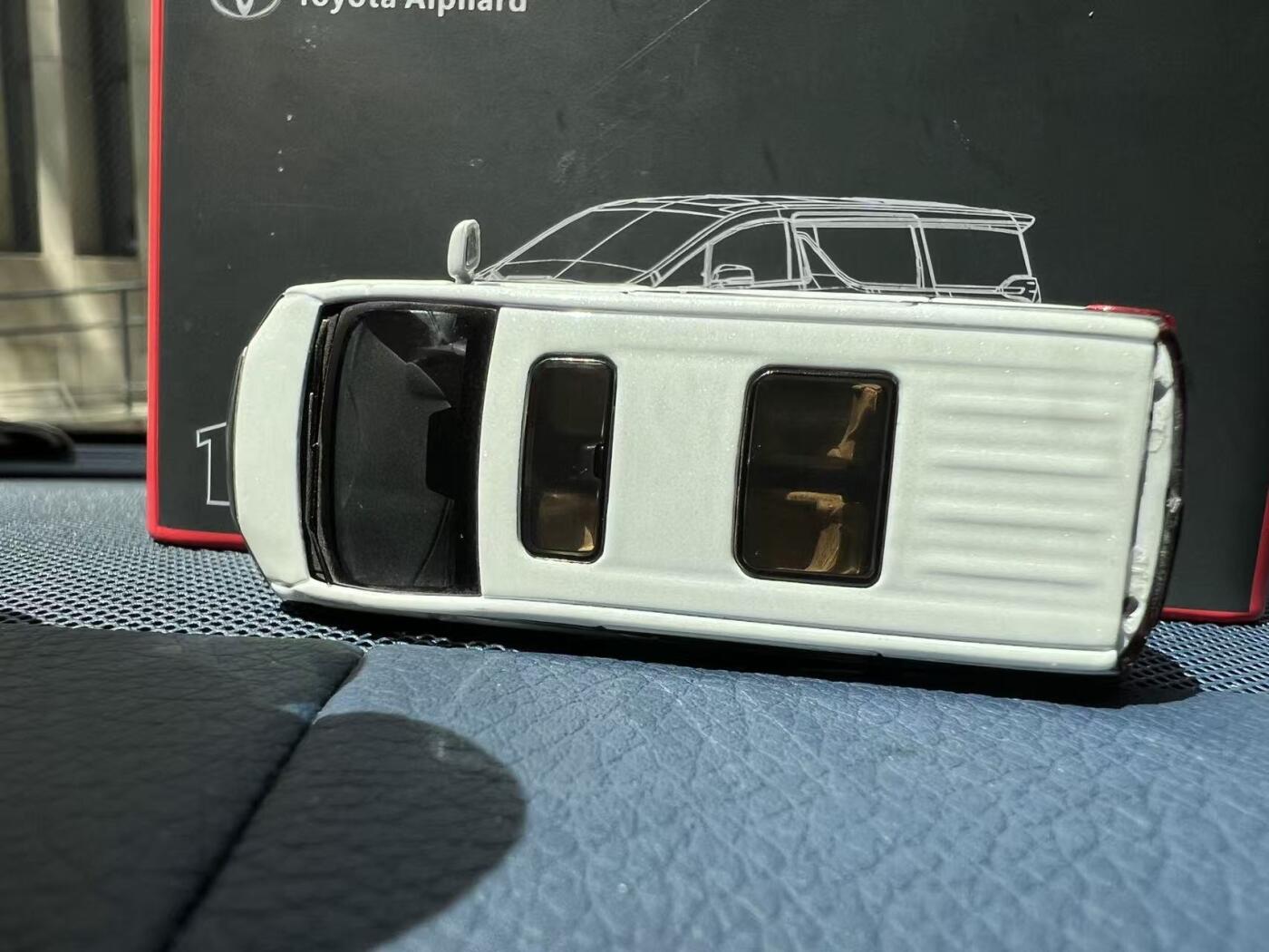 零元拍：丰田亚洲首席形象大使，国民女神高圆圆亲笔签名丰田原厂埃尔法1:64 合金车模