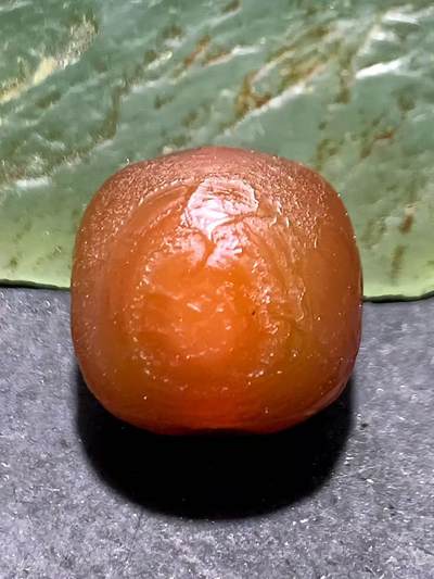 精美高玉化风化纹酒红玛瑙老形桶珠一颗，， 精美高玉化风化纹酒红玛瑙老形桶珠一颗，，