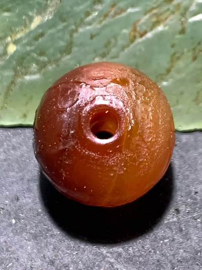 精美高玉化风化纹酒红玛瑙老形桶珠一颗，， 精美高玉化风化纹酒红玛瑙老形桶珠一颗，，