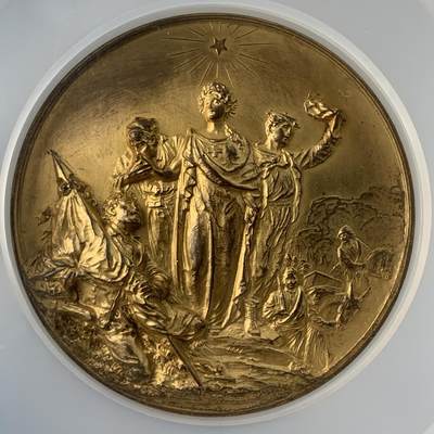 掌中浮雕-藏着的欧洲第029场 - NGC UNC ：1897年意大利红十字会镀金铜章，68mm，意大利雕刻大师Angelo Cappuccio雕刻作品，米兰章牌铸造商Stefano Johnson出品