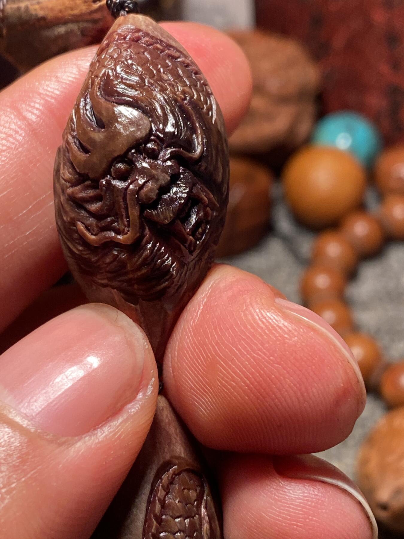 福利苏工核雕，纯手工雕刻，紫核设计，七龙珠，红红火火，紫气东来，招财进宝等待有缘人，尺寸1。7x3.65喜欢的来