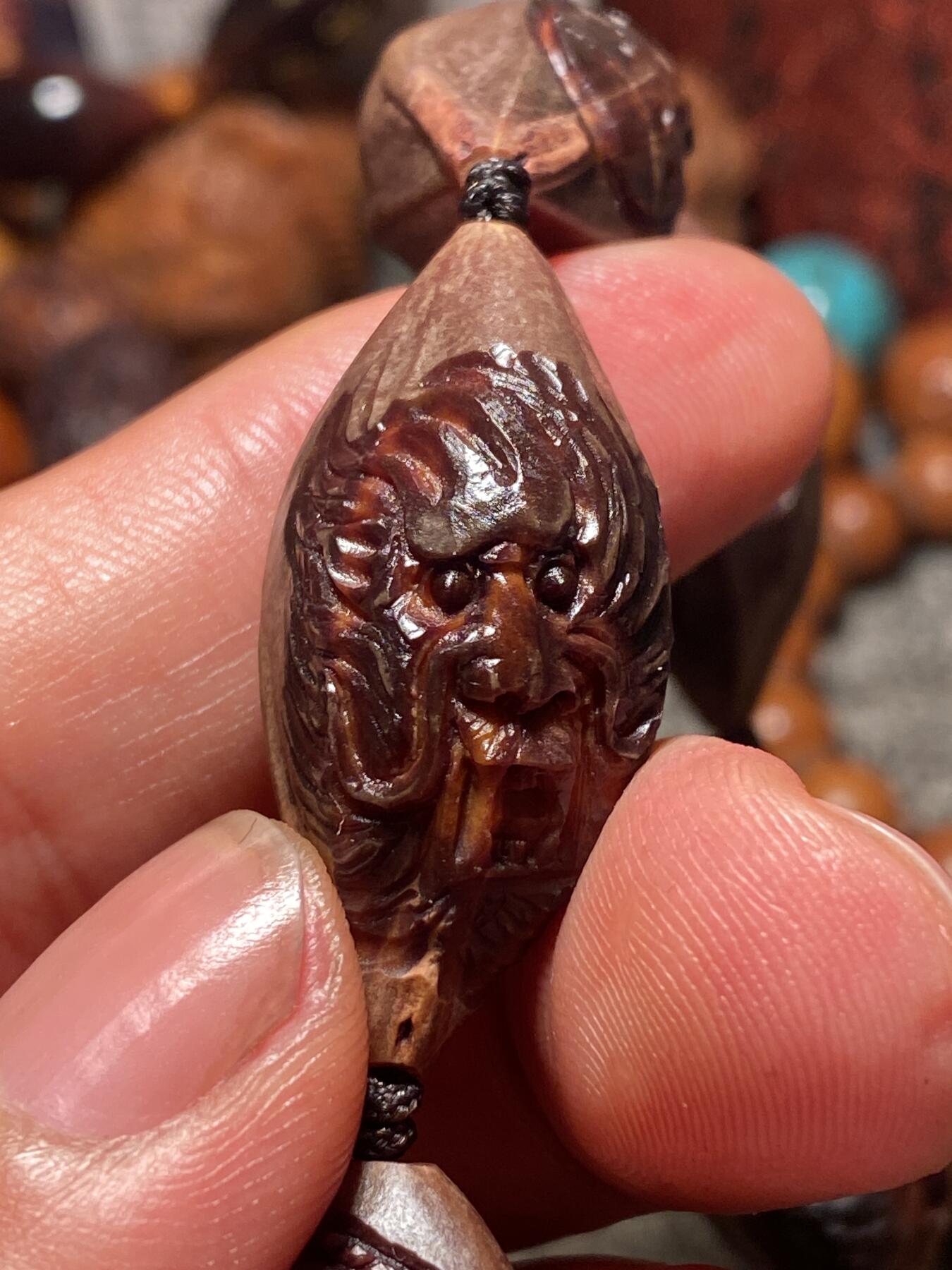 福利苏工核雕，纯手工雕刻，紫核设计，七龙珠，红红火火，紫气东来，招财进宝等待有缘人，尺寸1。7x3.65喜欢的来