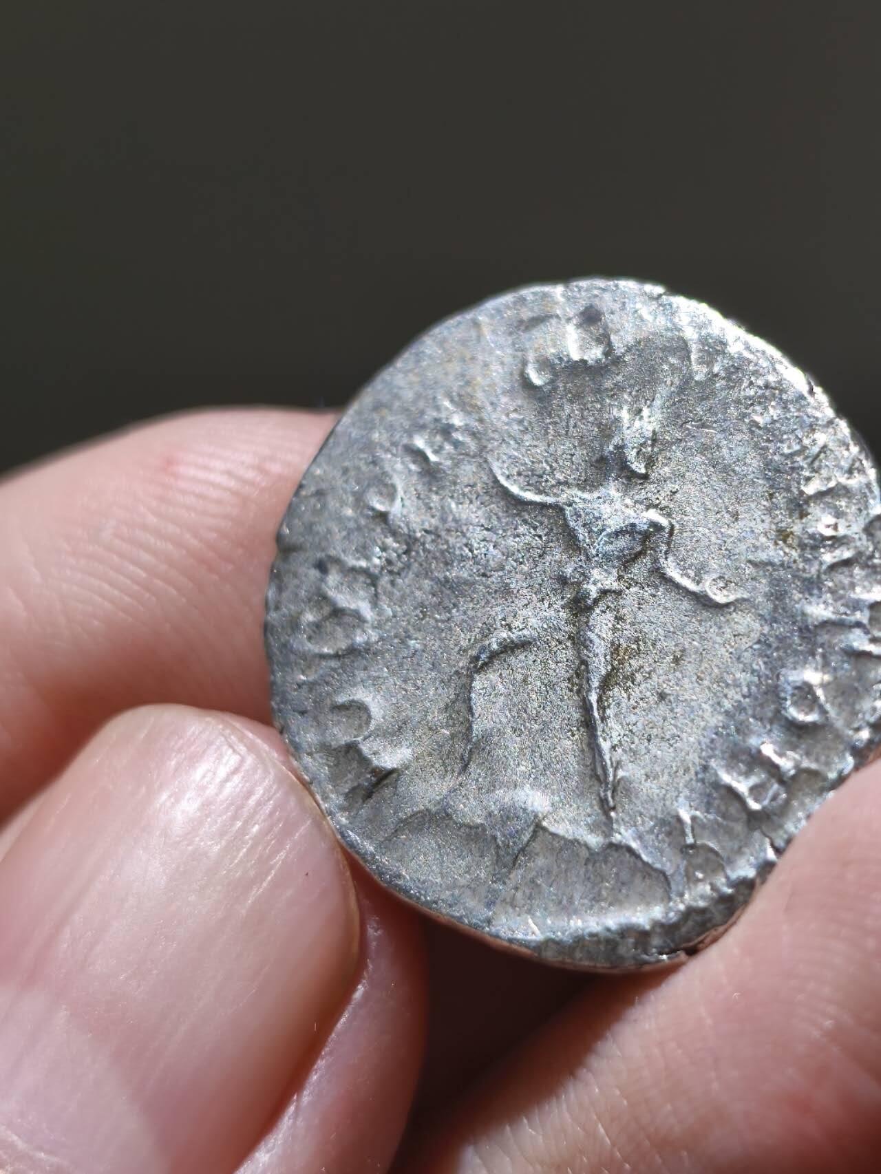 星盘钱币6.14古典币专场 罗马-高卢政权创立者波斯图穆斯安东尼安银币背朱皮特 262-263   打制于科隆  品相很漂亮3.24g