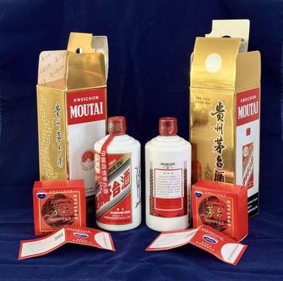 零元拍：中国酱酒之父，飞天茅台崛起的奠基人，原茅台集团董事长季克良先生；著名影视歌三栖明星国酒茅台首位代言人张艺兴；新任中国贵州茅台酒厂（集团）有限责任公司党委书记、董事长，贵州茅台酒股份有限公司党委书记、董事长张德芹亲签43°飞天茅台一组！（两瓶未开封） - 零元拍：中国酱酒之父，飞天茅台崛起的奠基人，原茅台集团董事长季克良先生；著名影视歌三栖明星国酒茅台首位代言人张艺兴；新任中国贵州茅台酒厂（集团）有限责任公司党委书记、董事长，贵州茅台酒股份有限公司党委书记、董事长张德芹亲签43°飞天茅台一组！（两瓶未开封）