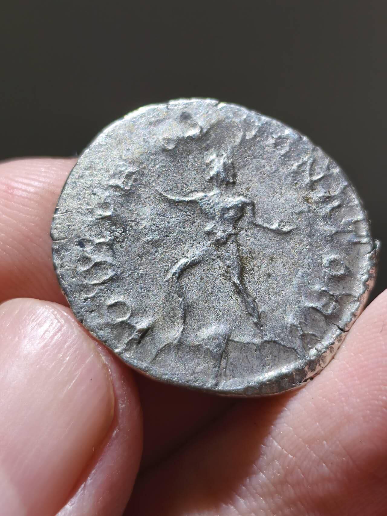 星盘钱币6.14古典币专场 罗马-高卢政权创立者波斯图穆斯安东尼安银币背朱皮特 262-263   打制于科隆  品相很漂亮3.24g