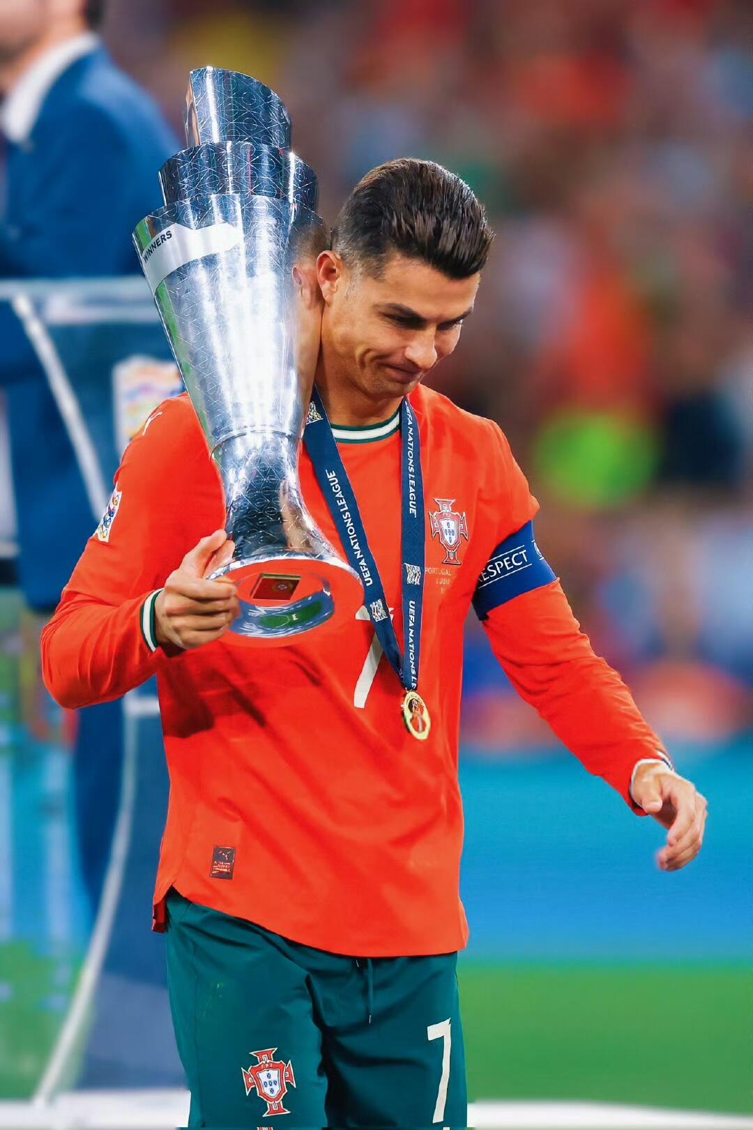 零元拍：[C罗]克里斯蒂亚诺-罗纳尔多亲笔签名Nike Mercurial Superfly 9 Academy CR7 PE儿童专业足球鞋