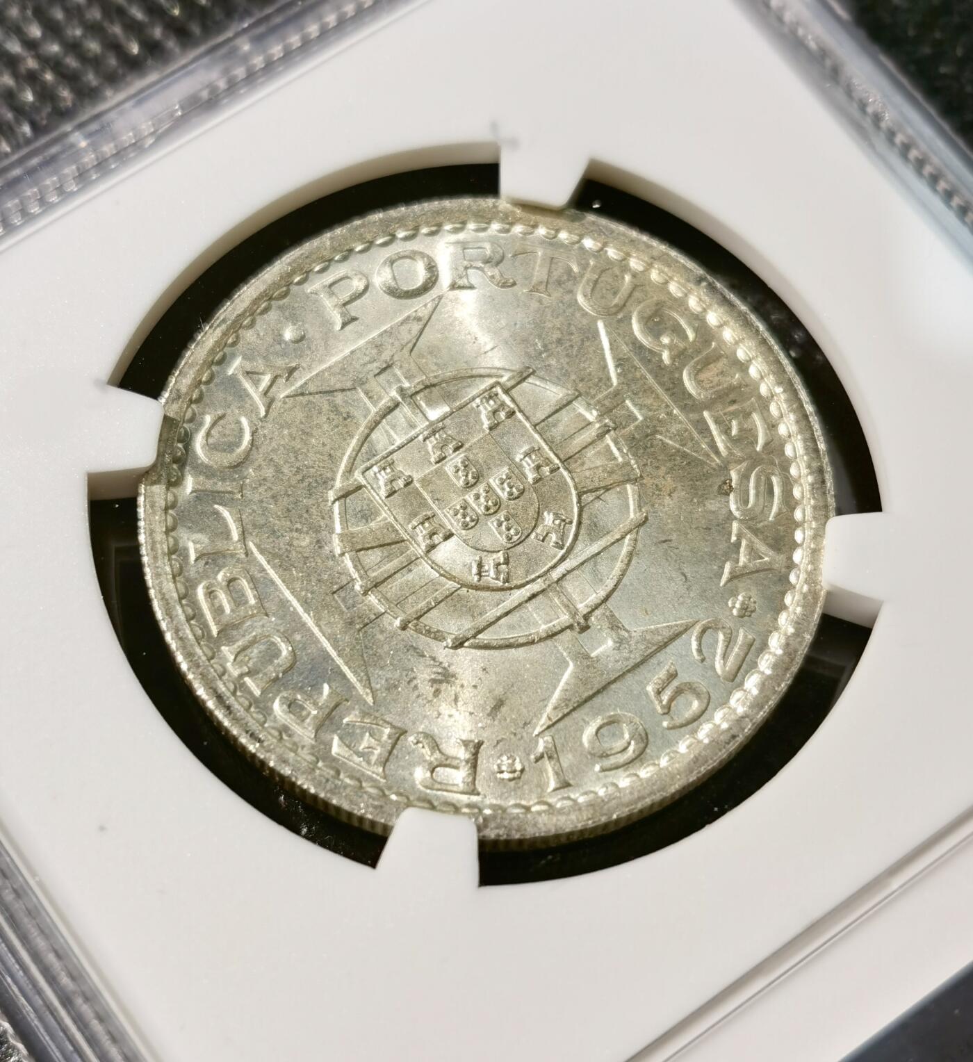  甄臻铺-世界币章拍卖（第21期），送拍享返佣金等优惠多多 NGC-MS64 1952年澳门首发伍圆，卷拆品相