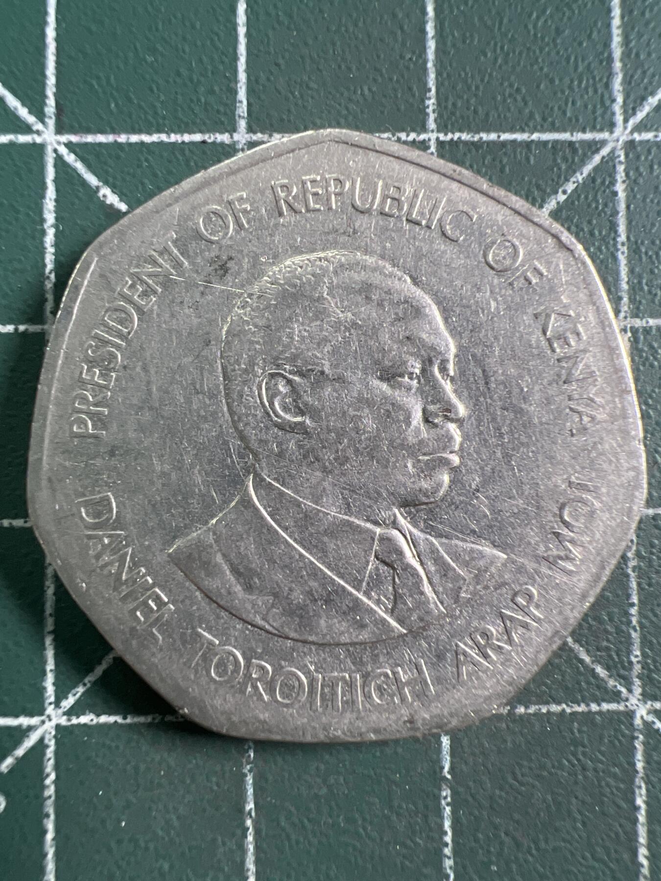 第916期  硬币专场 （无押金，捡漏，全场50包邮，偏远地区除外，接收代拍业务，本店十天发一次货） 肯尼亚 5 先令