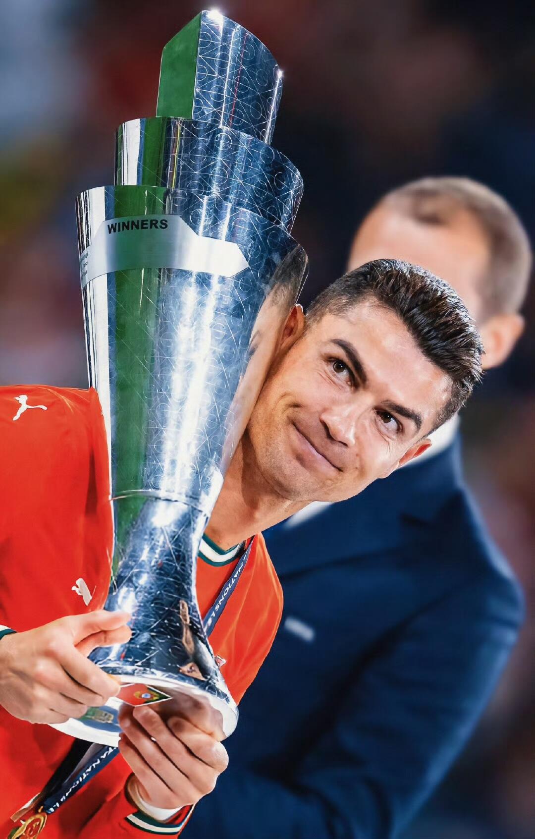 零元拍：[C罗]克里斯蒂亚诺-罗纳尔多亲笔签名Nike Mercurial Superfly 9 Academy CR7 PE儿童专业足球鞋