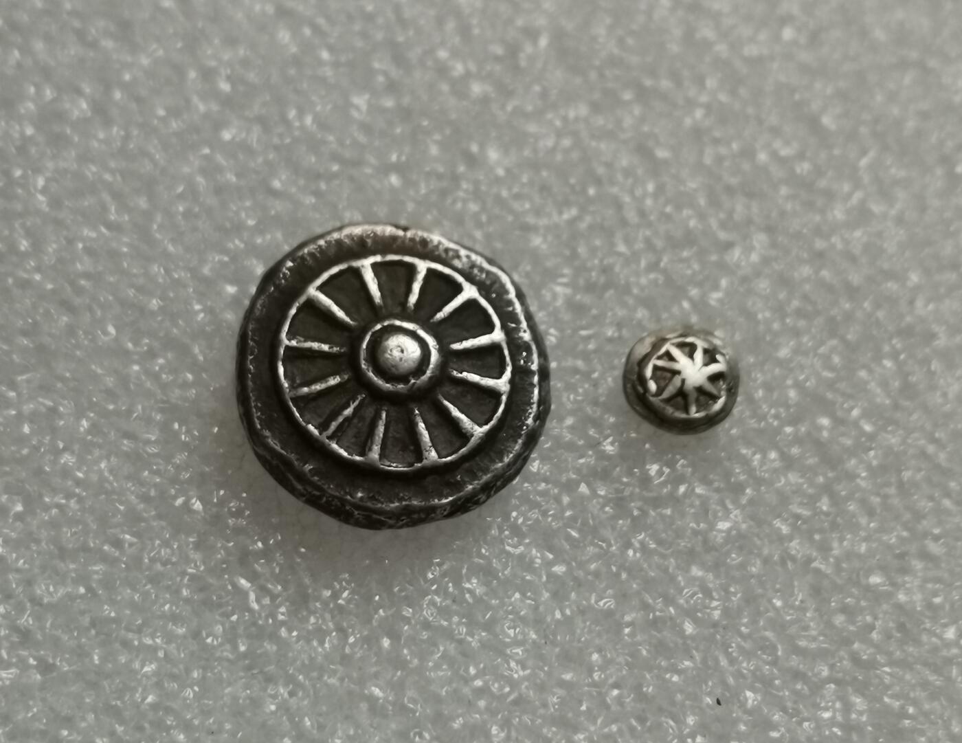 瓶子🏺第194期拍卖会  厚版  8世纪骠国车轮型打制银币  2枚一对稀少