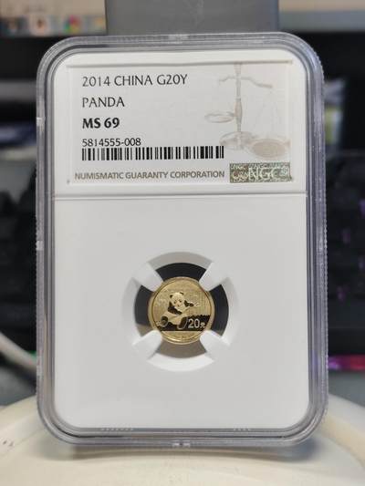 第161期拍卖【长期征集拍品】 - 中国2014年 1/20oz熊猫纪念金币  NGC-MS69   无证无盒，999金，天坛这里的丝痕是评级盒上的。金价1234