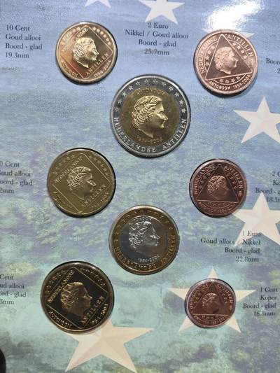 外币收藏 荷属安地列斯2004年 精装欧元样币套币 含2枚双色币，稀少