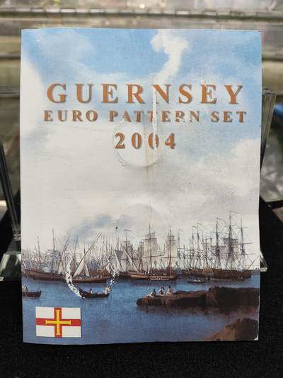 外币收藏 非流通外国硬币，根西岛2004年 精装欧元样币套币 含2枚双色币，稀少。