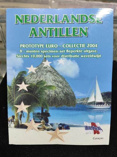 爱陶轩英伦邮币钞章专场 荷属安地列斯2004年 精装欧元样币套币 含2枚双色币，稀少
