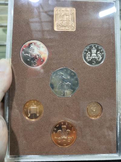 爱陶轩英伦邮币钞章专场 原盒Proof 英国1974年精制套币