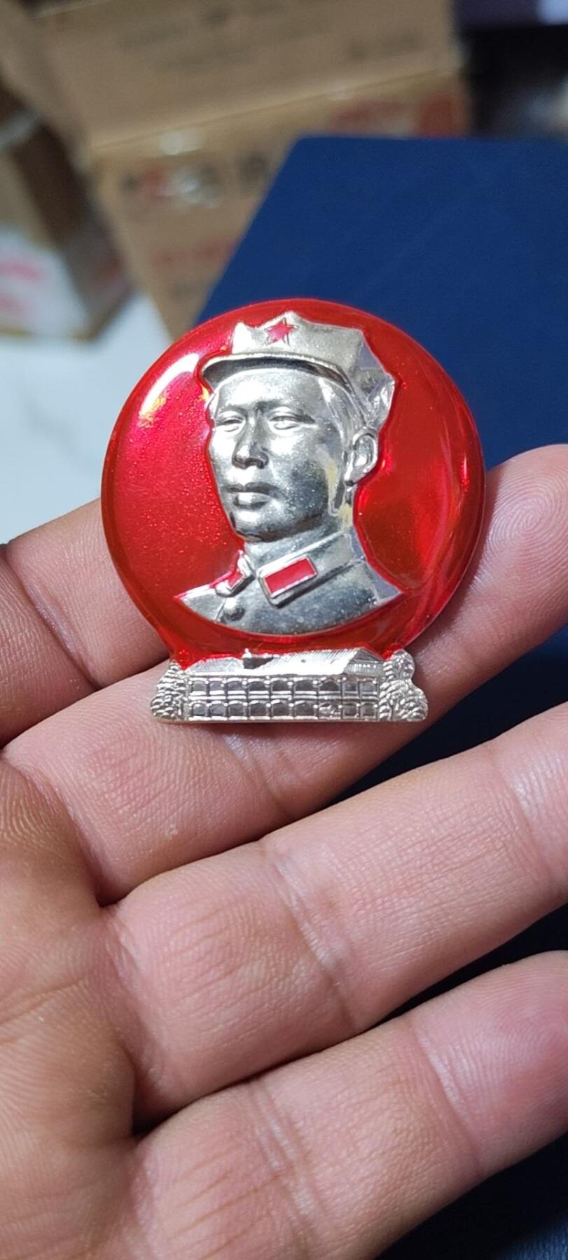 毛主席像章专场 🔥🔥八角帽🔥🔥毛主席像章，背面还有葵花图案和忠字