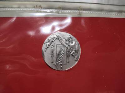 外币收藏 Vatican Souvenirs纪念套装，梵蒂冈纪念套装包含邮票和纪念章，纪念2000年禧年