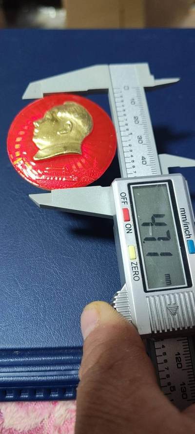 毛主席像章拍场，都是部队章 🔥🔥🔥🔥毛主席像章，47.1毫米，背面有铭文：济南军区