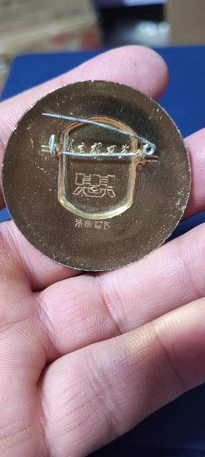 毛主席像章拍场，都是部队章 🔥🔥🔥🔥毛主席像章，47.1毫米，背面有铭文：济南军区