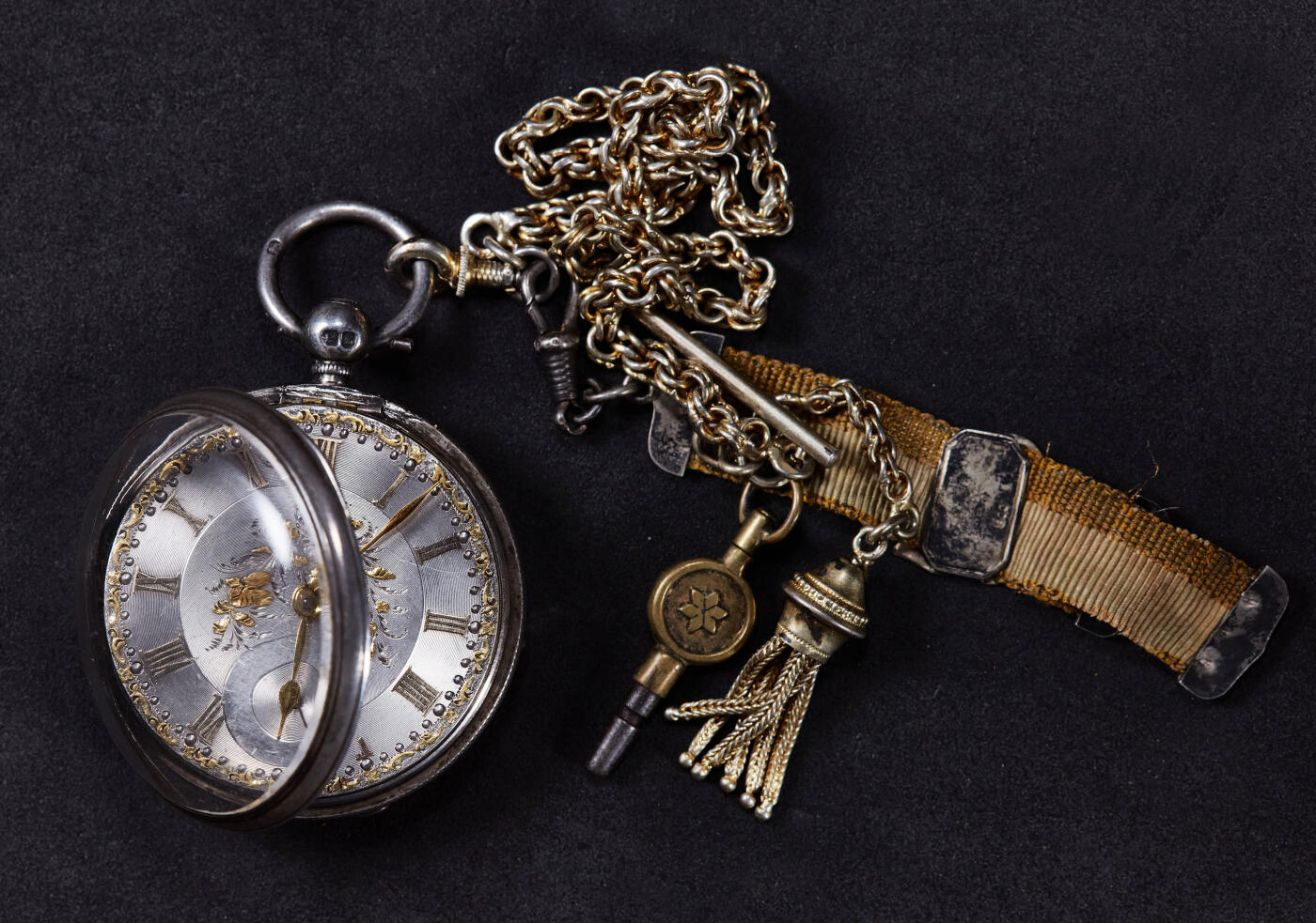 【俄甄集藏】2025年(040) 06-25星期三晚 19:00 全场包邮