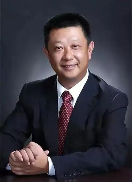 零元拍：海底捞创始人、四川海底捞餐饮股份有限公司董事长，“火锅大王”张勇签名海底捞灵魂甩面弹簧公仔。