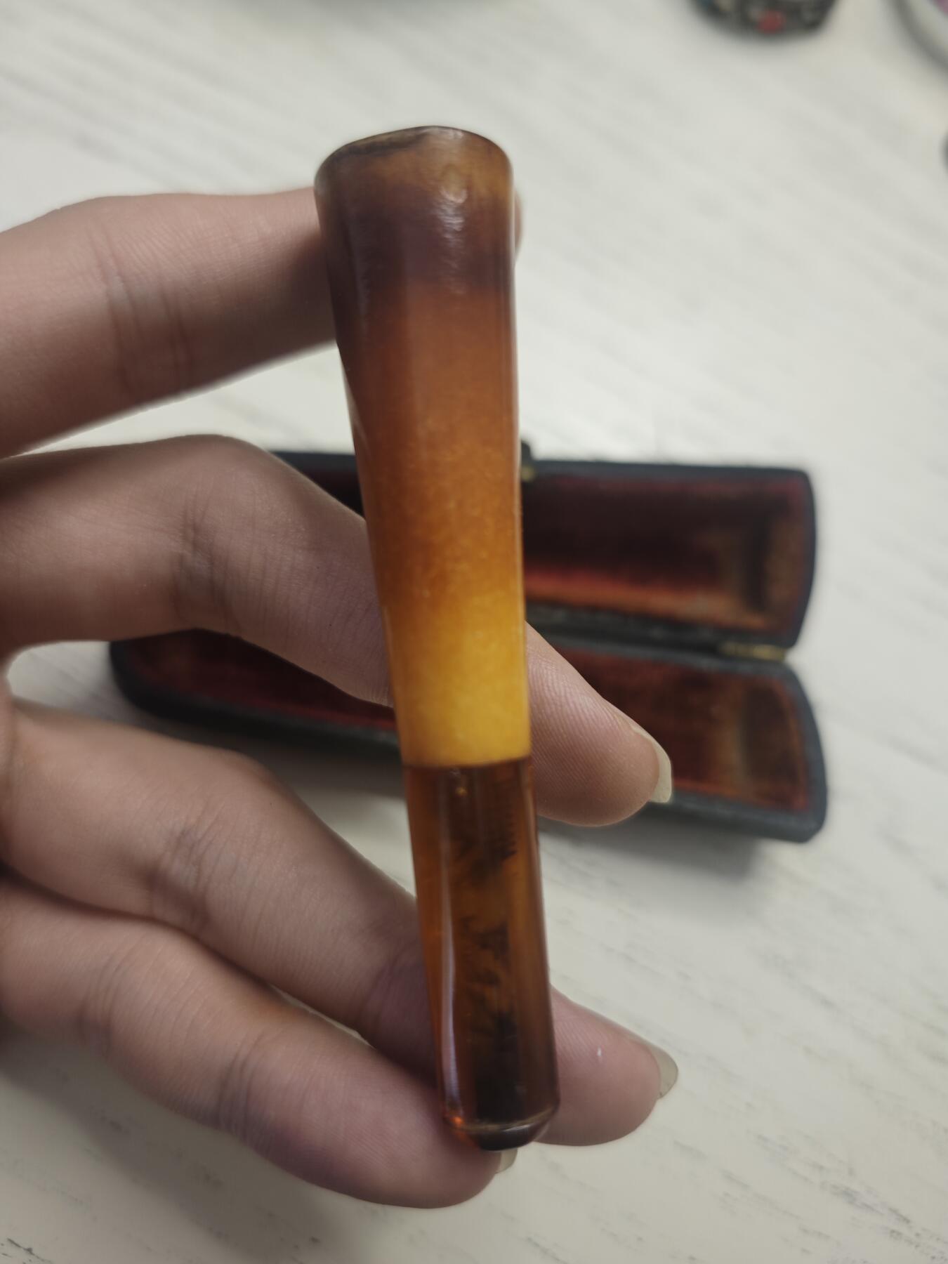 丝路的贵霜小店•暑期大回归•「第7期」 维多利亚晚期老蜜蜡烟嘴一支，附原外壳包装