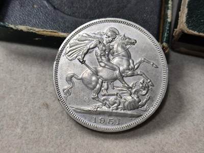 外币收藏 #纪念币 英国1951年马剑克朗-原装绿盒英国最后的马剑-铜镍币类精制pl（Proof Like)，直径38.61毫米。