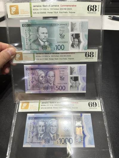 《外钞收藏家》第五百三十七期（本期有精品港币、高分日元）（长期征集拍品、欢迎联系） - 牙买加100、500、1000 三张纪念钞一起 都是无47尾8靓号 AA冠 TQG评级68-69